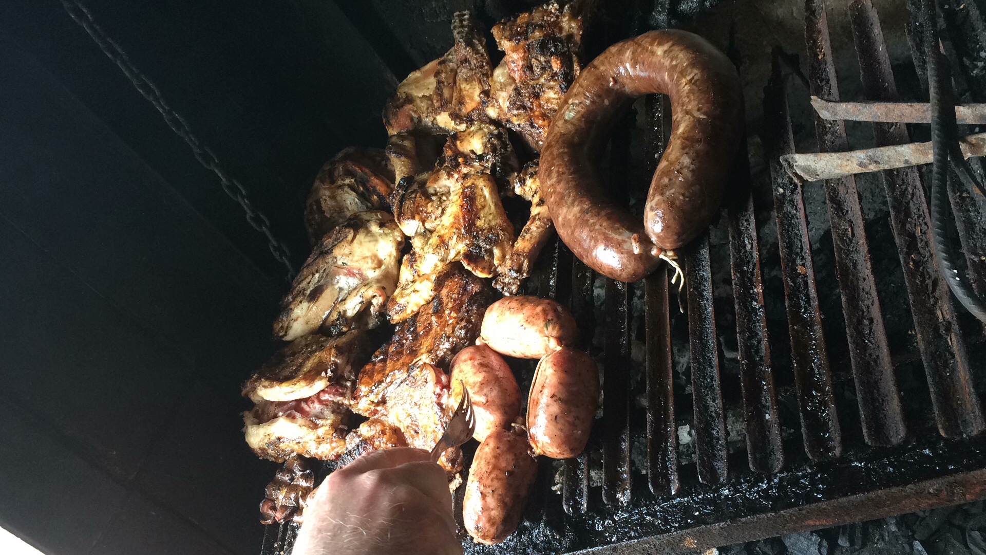 2 pic. Gracias abuela x el chocolate por el Día del ni?o jajaja JAJAJA y rico asado buen domingo bebes?