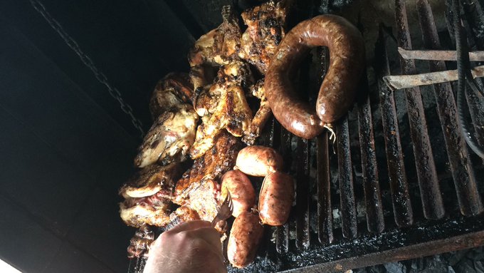 2 pic. Gracias abuela x el chocolate por el Día del ni?o jajaja JAJAJA y rico asado buen domingo bebes?