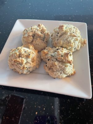 Simpleceleb's tweet image. This biscuit recipe only calls for one tablespoon of sugar, so let's call them healthy!  They are an awesome pairing to any salad or main dish.  #buttermilkbiscuits

thesimplecelebration.com/2021/08/savory…