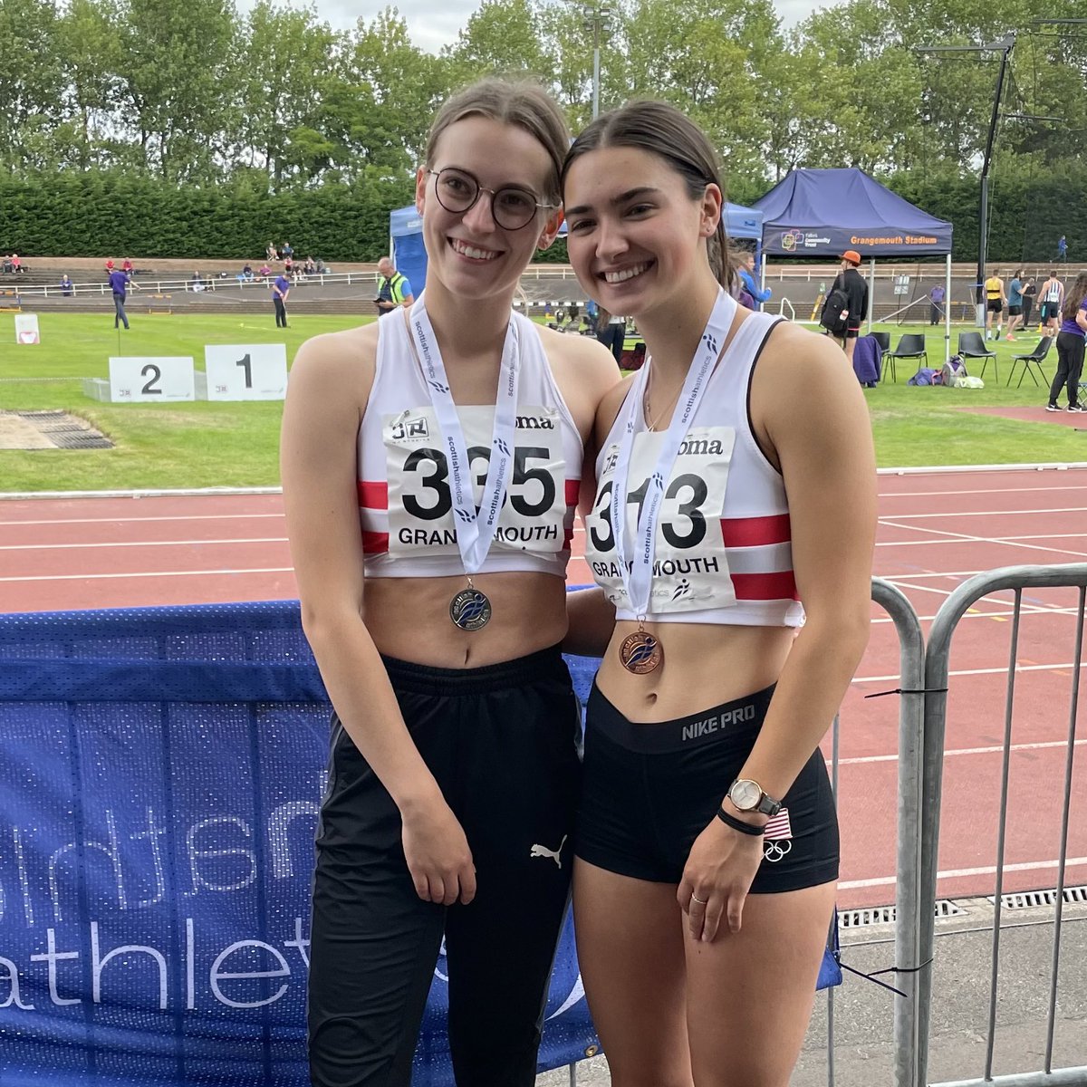 These 2 ❤️❤️ Silver and bronze @scotathletics National Champs 100mH. @AberdeenAAC @aberdeenuni flatmates! Great pals and rivals since 12 years old. #Athleticsfamily ❤️🏴󠁧󠁢󠁳󠁣󠁴󠁿