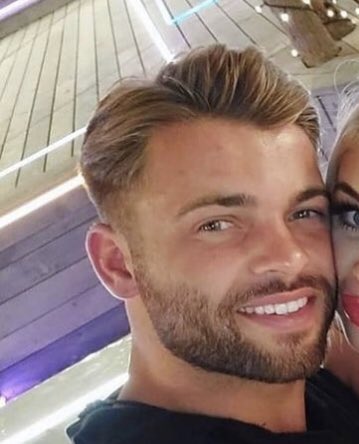 maryam2004_'s tweet photo. “i dOnt cArE abOut oThEr pEoPleS oPiNioNs” #LoveIsland https://t.co/5dkbyLmmZI