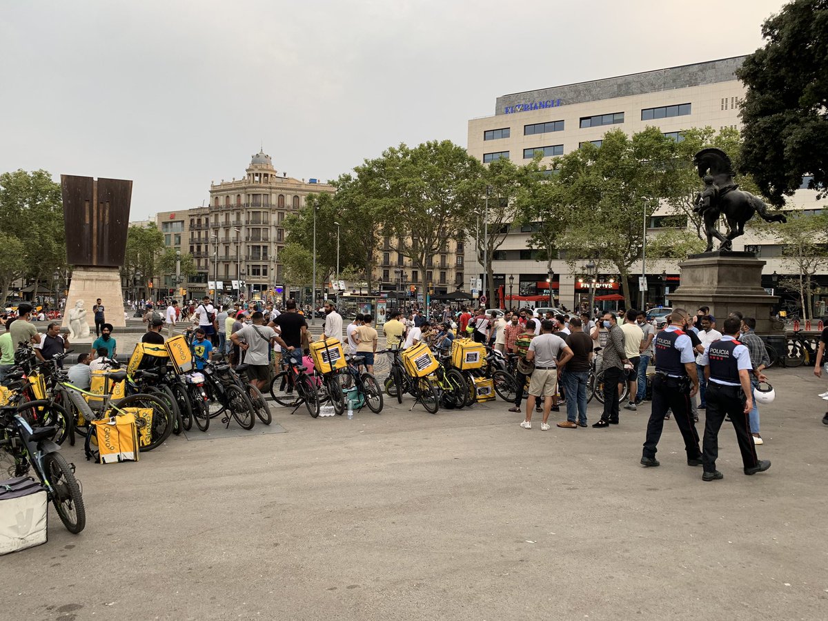 gersilva86's tweet photo. El enfado de los #raider protestas por que l bono del supuesto autónomo @sextaNoticias @Yolanda_Diaz_ @La1_tve @A3Noticias @telecincoes https://t.co/BXyg9m7Mxf