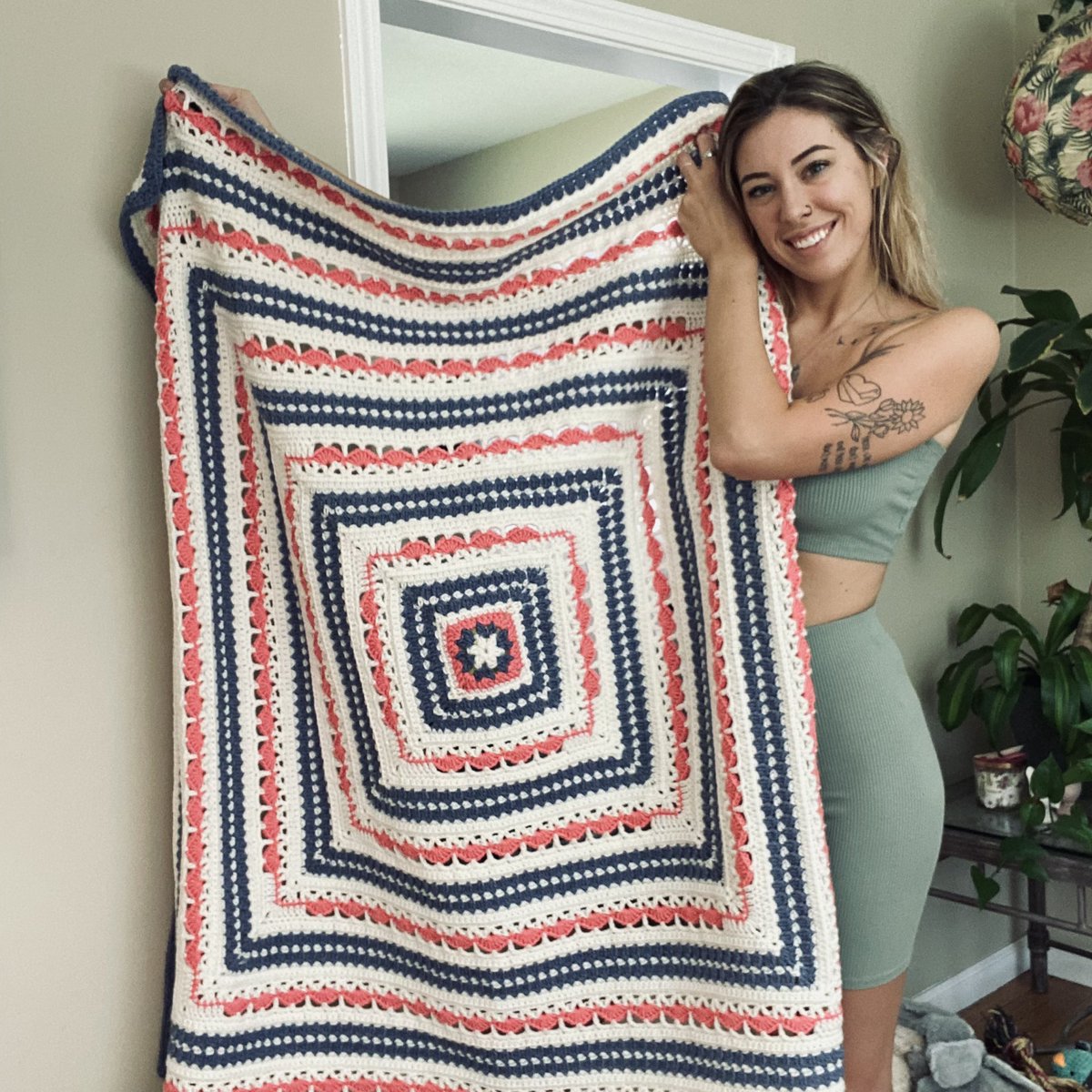 rosiethreadsco's tweet photo. BRIAR ROSE THROW BLANKET 🌺 https://t.co/lKy5v2m83D