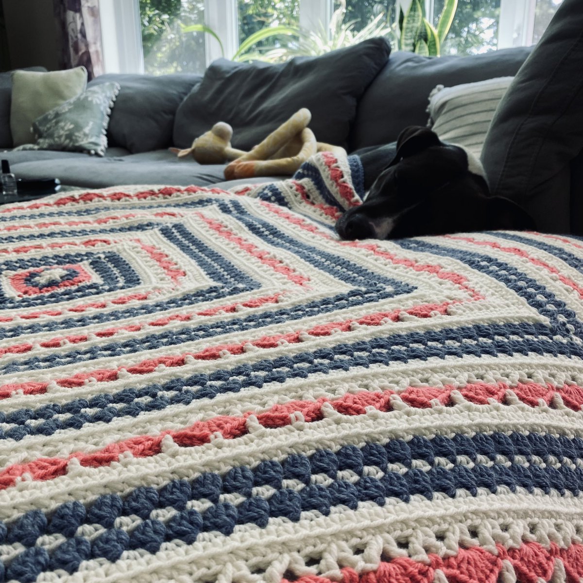 rosiethreadsco's tweet photo. BRIAR ROSE THROW BLANKET 🌺 https://t.co/lKy5v2m83D