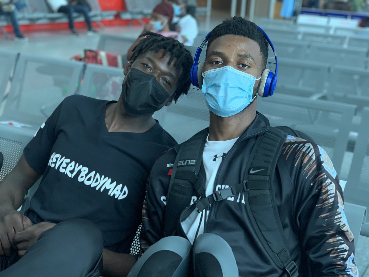 Dakar 🛩: Départ du Syli Basket pour Conakry. <a href="/segadiallo/">sega diallo</a> <a href="/blemoul/">Lucien BLEMOU</a> <a href="/fgbb_officiel/">Fédération Guinéenne de Basketball</a> <a href="/vivesyli224/">Vive SYLI National</a> <a href="/AfroBasket/">FIBA #AfroBasket</a>