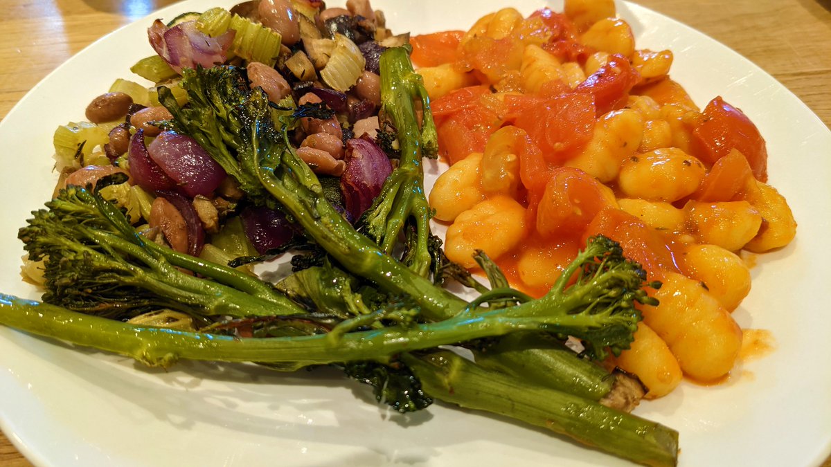 VeganOlive1's tweet photo. Love @difatti Gnocchi with simple fried tomatoes....Nutritious #Veganfood #Protein #Antioxidants #Calcium #Iron #Veganfoodshare #Itseasy2bvegan #PlantPowered #CrueltyFree #Veganblogger #Veganfoodblogger #Vegan 🌱🌻👌😋👍♥️😊 https://t.co/W5DCBjuOW5