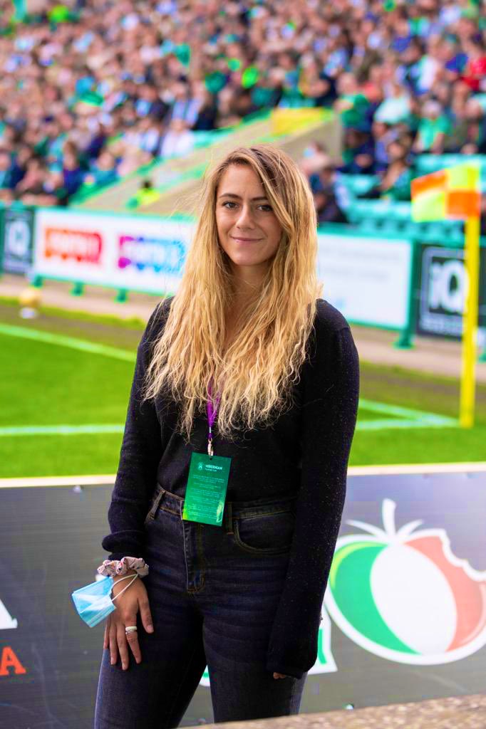 xtonimalone's tweet image. Fun time at Easter Road today 😊 @CoyleAlexa @HibernianWomen @HibernianFC