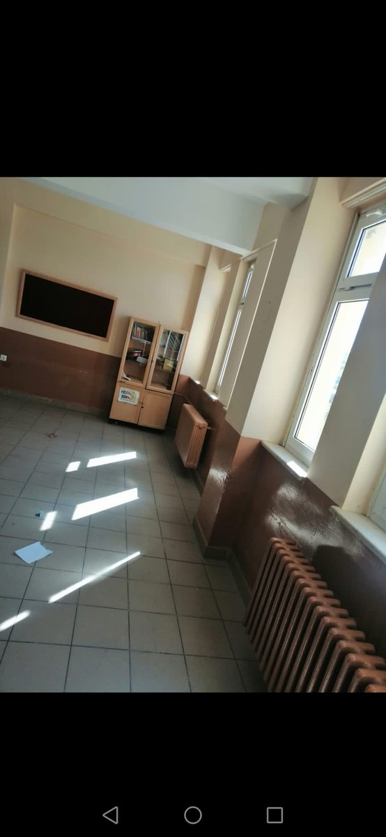 SahinYbo's tweet photo. İşte eski ve yeni hali ile Matematik sınıfımız 🥰 Herşey öğrencilerimiz yorucu pandemi döneminin ardından açılan okulumuza daha iyi motive olsunlar diye ☺️ Yapımında emeği geçen @vysl_colakoglu @gumusay_55 @rakun44 @sosyalci_61 ve kıymetli çalışanlarımıza teşekkür ederiz @tcmeb https://t.co/O5x9L6Qim7