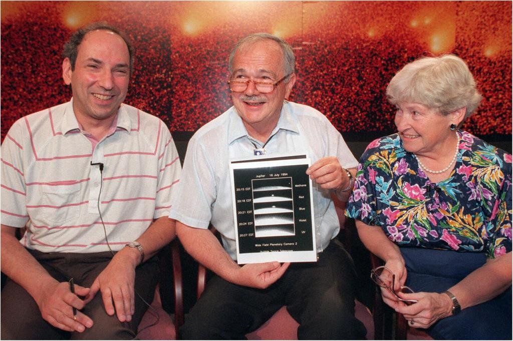 PepeChambo's tweet image. Anteayer falleció Carolyn Shoemaker, descubridora de 32 cometas y más de 800 asteroides. Uno de ellos el famoso Shoemaker-Levy 9 que impactó contra Júpiter en 1994.
Se marchó justo con las Perseidas, los restos de polvo cometario más famosos. Hasta siempre
es.wikipedia.org/wiki/Carolyn_S…