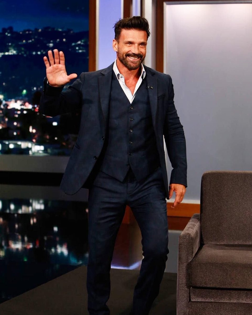 GothamPrinceps's tweet image. The two faces of Gotham's philanthropist.

#SeductiveSunday