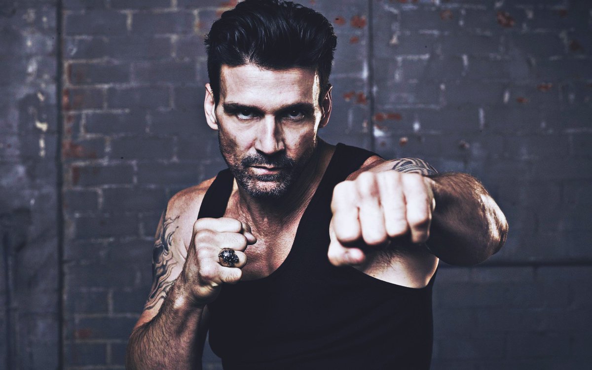 GothamPrinceps's tweet image. The two faces of Gotham's philanthropist.

#SeductiveSunday