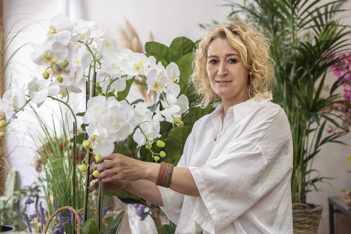 lovisuales's tweet photo. En Azalea Floristería con Coral en #Lovisual21
.
🟡 PAISAJE URBANO, LO NATURAL DE LA REGIÓN 🟢
📅 octubre 2021
📍Logroño y La Rioja
.
#floristería #comerciolocal #diseño #cultura #comercio #gastronomía #ciudad #turismo #Logroño #larioja #reservaparavolver
📸 Rafa Lafuente https://t.co/Ltlm5rYlwv