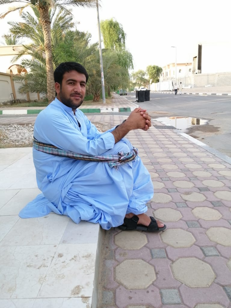 Asma_Baloc's tweet photo. میری ابو کو لاپتہ کرنے کے بعد اب میرے بھائی نجیب بلوچ کو لاپتہ کردیاگیا ہے ،میرا بھائی 11اگست میں پنجگور ٹو کراچی جاتے FC رخشان کور صرادک پوسٹ پر NIC چیک کرنے کے بعد بس سے اتارا گیا جو گزشتہ چار دنوں سے انھی اداروں کی تحویل میں ہے،میری اپیل ہے میرے بھائی کو باحفاظت رہا کیا جائے https://t.co/GH7RRYYsUQ