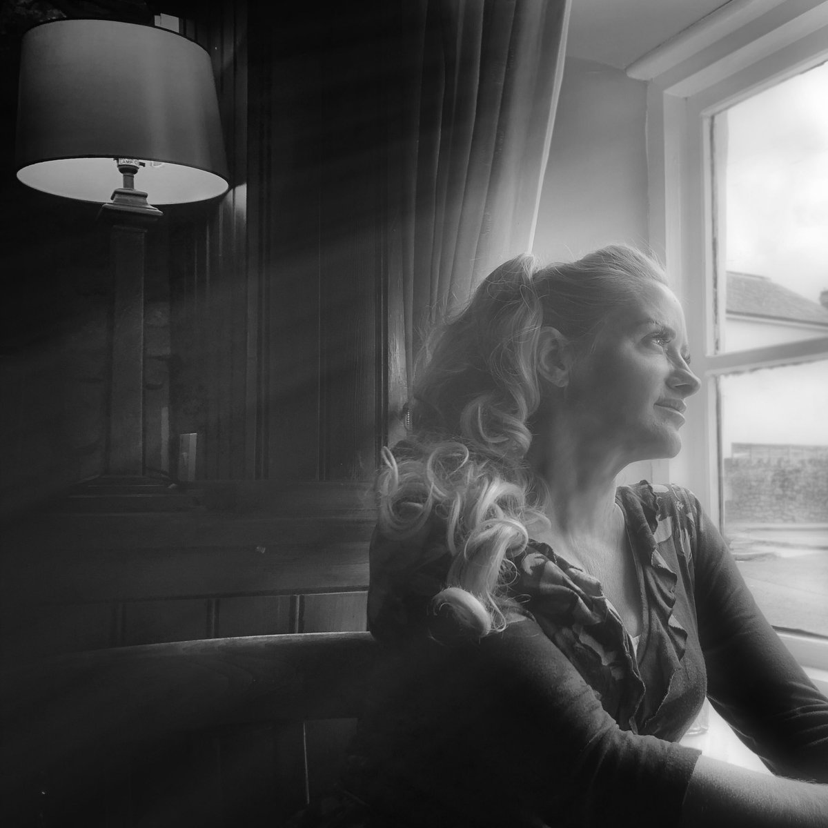 ade_photography's tweet photo. During sunday lunch a very sneaky portrait opportunity with the very photogenic Miss Bear.
#portraitphotography #Monochrome #blackandwhitephotography https://t.co/TfOA33tu0h