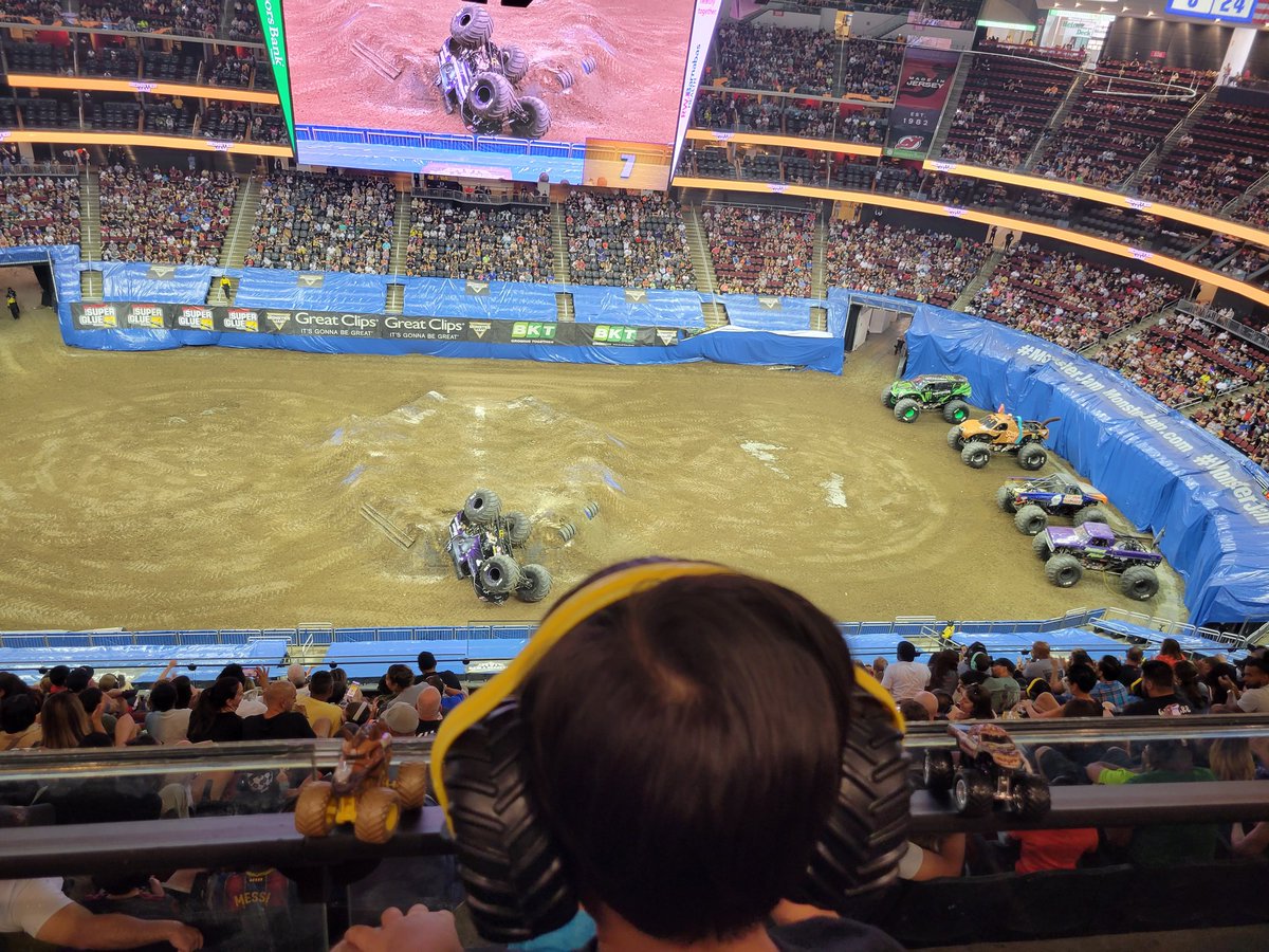 NForc3rx's tweet image. #monsterjam #mohawkwarrior 's unfortunate momment.