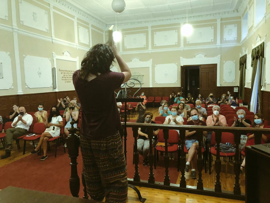 femverbipotens's tweet photo. El otro día estuve en Paredes de Nava presentando con @danirevives nuestro cortrometraje sobre un episodio que sucedió allí hace más de dos mil años.
*y he escrito esto muy formal para no gritaros las ganas que tengo de que podáis verlo* https://t.co/YkHdENGkWT