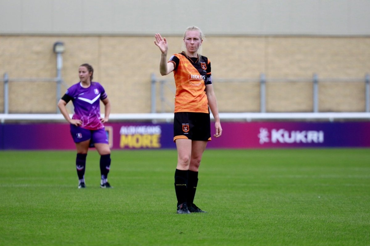 After Jo Symington's departure this season, Ellie Tanser has been appointed the Tigresses captain.

Fantastic to have <a href="/ellietanser/">Ellie Tanser</a> leading Hull City Ladies this season.

Ellie brings a wealth of experience &amp; is a leader on &amp; off the field. ⚽️🐯

🤝🏻 <a href="/hullskitchens/">HullKitchens</a>

#TigressWay
