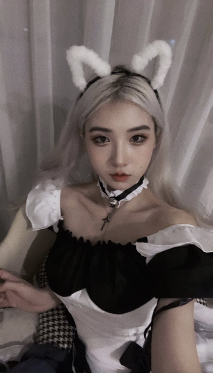 拿什么记住我呢 嘴角上的痣 腿上的疤 小小的个子 还是爱哭的性格