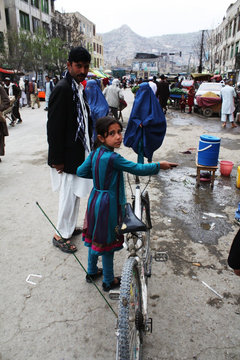 NatalieAmiri's tweet photo. #Afghanistan 2012. Damals sagte man mir vor Ort  (die Expeds), dass die #Taliban besiegt seien. Genauso wie man heute dachte, dass es bis zu 90 Tage brauche, bis sie das Land übernehmen. https://t.co/cJhfBinPLX