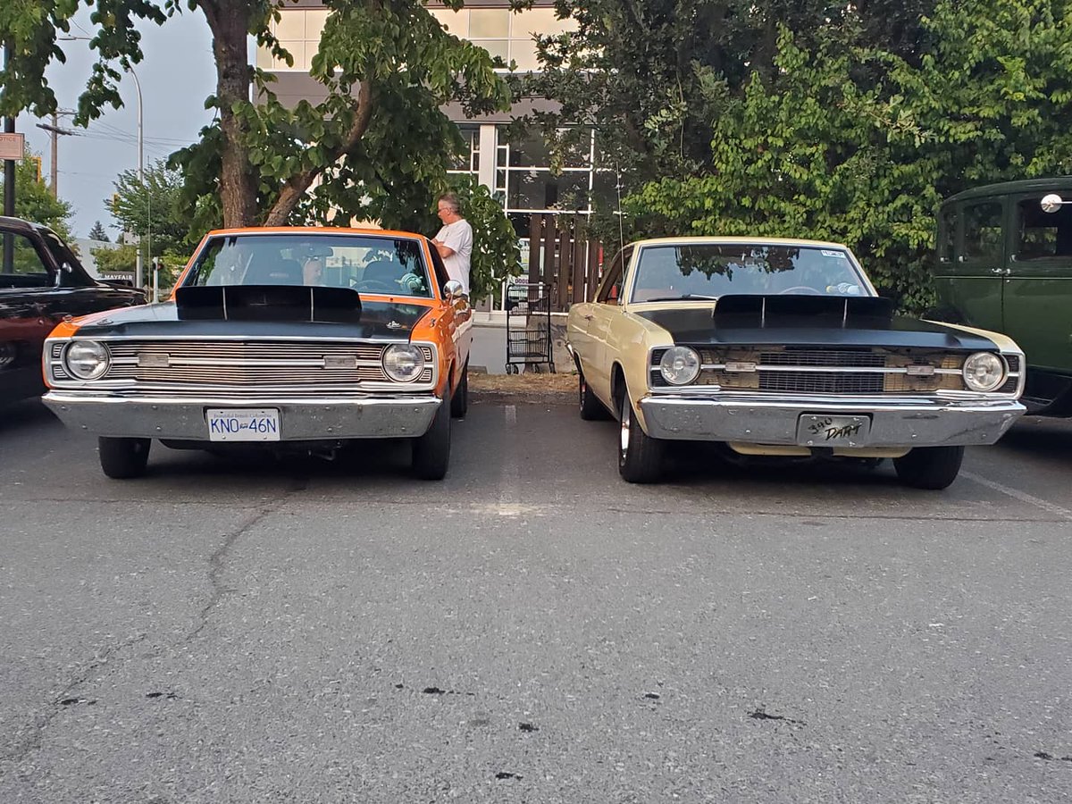 mopars_and_more's tweet photo. Couple beauty 1969 Dodge Darts from last night's car meet/ cruise. #Dodge #dart #dodgedart #69dodge #69dart #69dodgedart #hemihood #hemihoodscoop #mopar #moparornocar #moparsmallblock #moparbigblock #moparperformance @OfficialMOPAR https://t.co/9LEgJ5VYrL