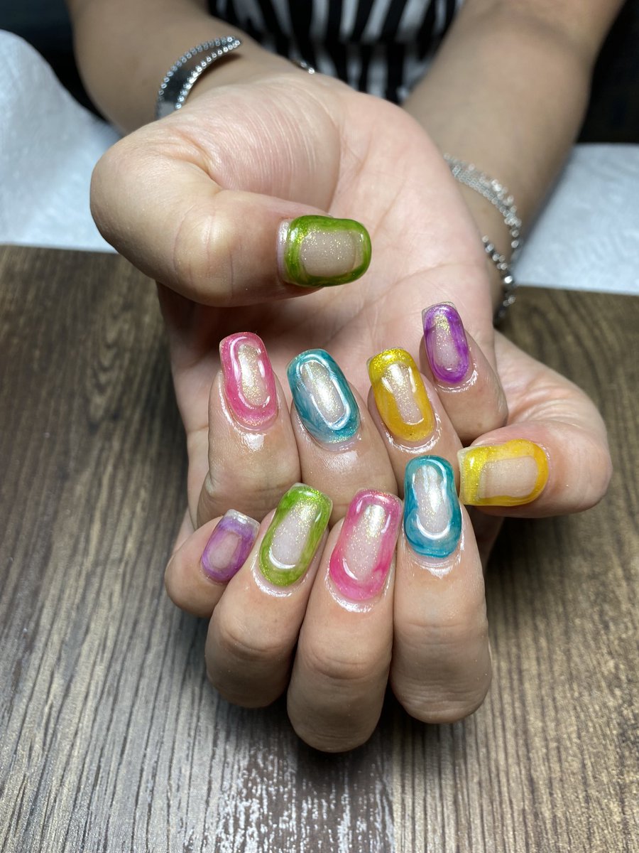 NailsalonPosso's tweet photo. グミみたいなカラフルネイル https://t.co/Sc3uhrQMNZ