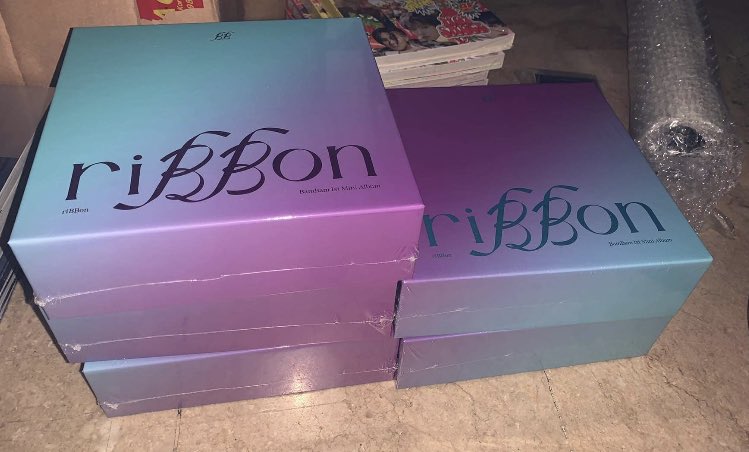 sseuniebeomph's tweet photo. ๐ด #SBPHUpdates ๐ด
june batch items are ready to be shipped this week โจ
for bb ribbon albums, first box has arrived and for shipping. may isang box pa po to be cleared from cuzt0m which includes mostly pandora ver and YG albums ๐๐ปโโ๏ธ
thank you all so much for the patience! ๐๐ผ https://t.co/cZg16aTXRM