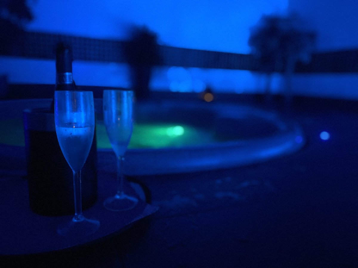 🦋THALGO ULTIMATE SPA EXPERIENCE🦋
💧Full body massage 
💧Thalgo Luxury Facial
💧Express manicure and luxury pedicure
💧Foot and leg massage
💧Light lunch 
💧Use of the indoor &amp; outdoor hot tub 
💧Time in the tranquility lounge 
3 hours of pure bliss 🦋🦋
£170