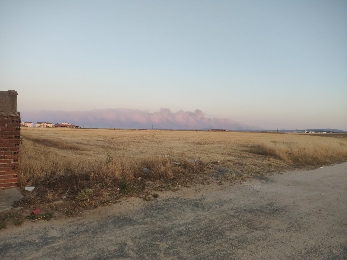 manuelanta's tweet photo. Si se ve así desde la moraña, no quiero ni imaginarme lo que estáis pasando. No sé ni que decir, lo siento y ánimo no es suficiente. #Avila #Avilasequema https://t.co/4TjojWKuEc