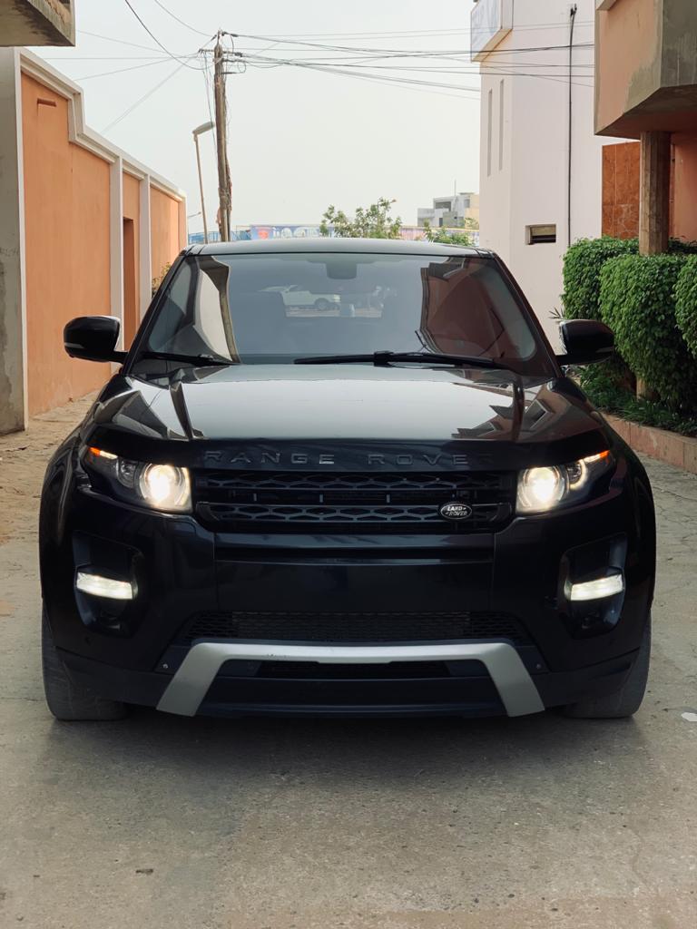 Aywa_store's tweet photo. ✨RANGE ROVER EVOQUE 2014✨ _DYNAMIQUE_ 
Automatique essence 
Full options : intérieur cuir, caméra de recule, toit panoramique ouvrant... 
70.000km 
 Prix :  16.950.000 FCFA
#Aywa https://t.co/Ibg9MQ3luB