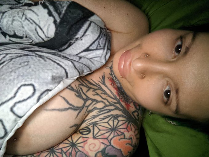 Watch Ariane Saint-Amour's leaked NSFW photo on TwXstars