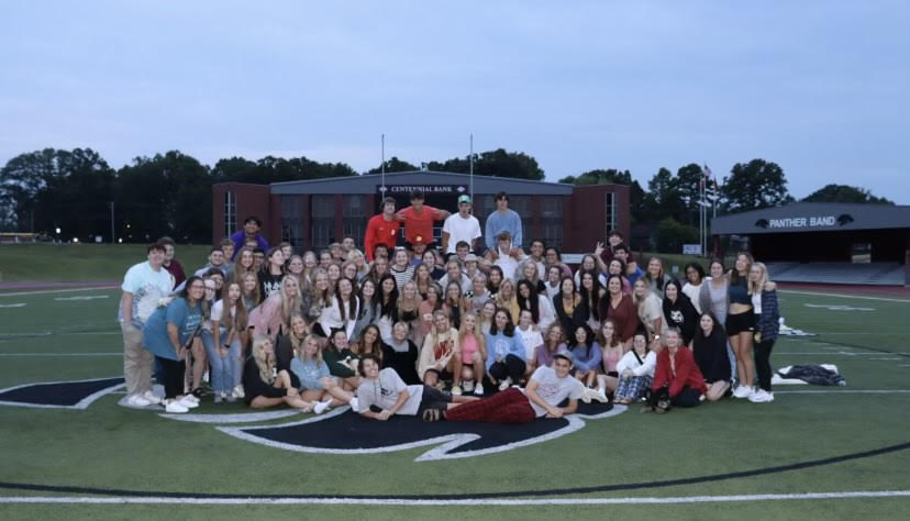 DrTCabot's tweet photo. First message I opened this Sunday morning had this awesome picture with the explanation that "they said a prayer and they will make the best of the year ❤️🤍🖤 class of 2022"!  I agree...we are going to make it a good year! https://t.co/VPQ9pNVQg7