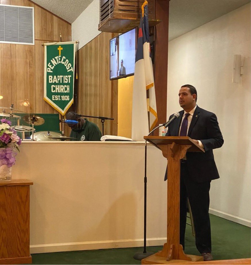 JaredCBrossett's tweet photo. The presence of the Lord was at the church home of Pentecost Baptist Church this morning! Pastor Lionel Davis blessed the Pentecost Faith Family and guests with a powerful Word to begin the new week.
#promiseintoprogress
#votebrossett
#worship
#praise https://t.co/NvrlwiROAC