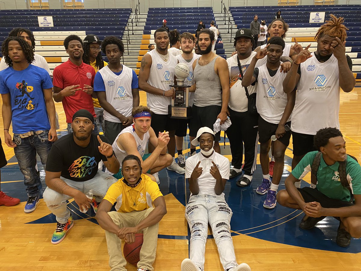 Huge s/o to our 16 sponsors! BagChasersOnly managed to raise $1000 for the Boys &amp; Girls Club Scholarship! Congratulations White Team (South Florida Style Chicken &amp; Ribs) for capturing the 2021 MidWestMadness Championship! 
⛹🏽‍♂️MVP: Kamari Balton 
⛹🏽‍♂️Defensive MVP : Malik Johnson