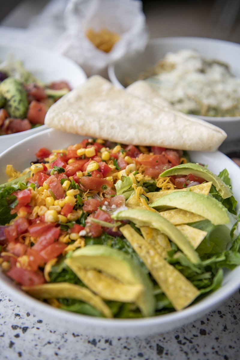 Healthy + Delicious = Dinner is served ✨
.
#dinner #healthyfood #dinnertonight #santafesalad #freshfoodfast #saladsofinstagram #pestobowl #pokebowl #stl #curbsidestl #goforthegood