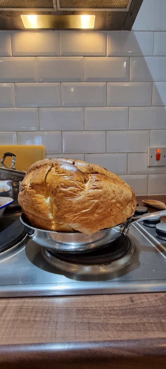 ....and that....is how to make a Yorkshire pudding 😂😃😂❤