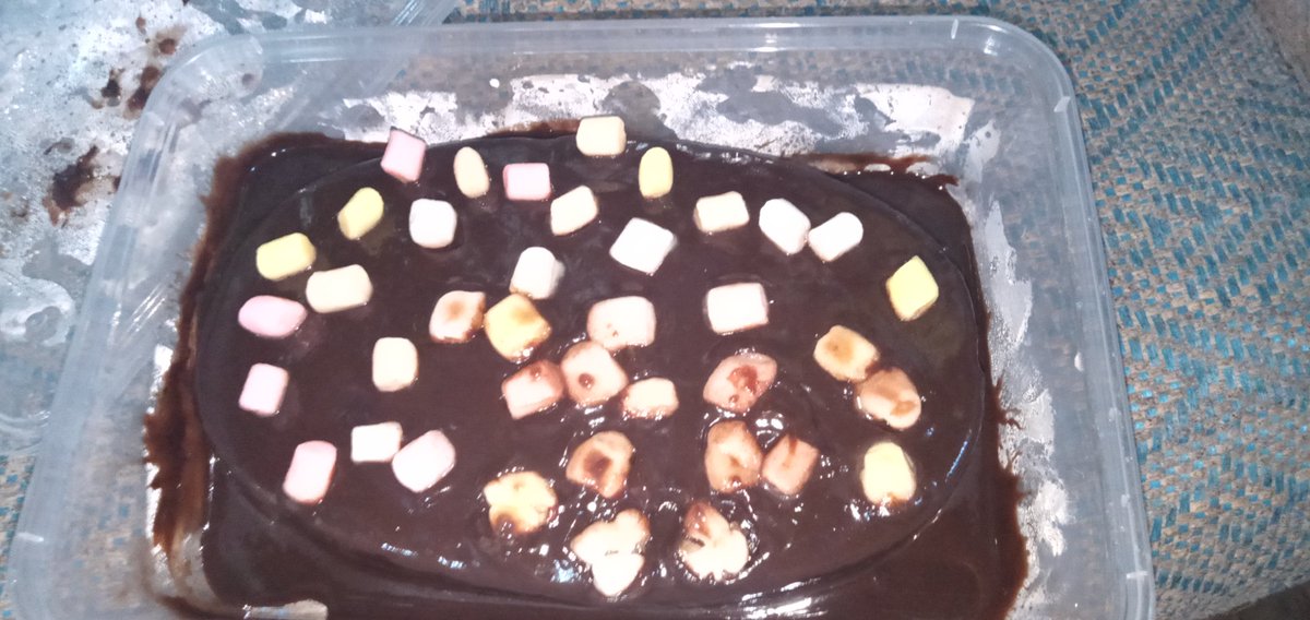 Foodiee1501's tweet photo. Choco moist cake everyone๐
#ChocoMoistCake
#cake
#foodie
#goodmorning https://t.co/2zh9Xb3YSI