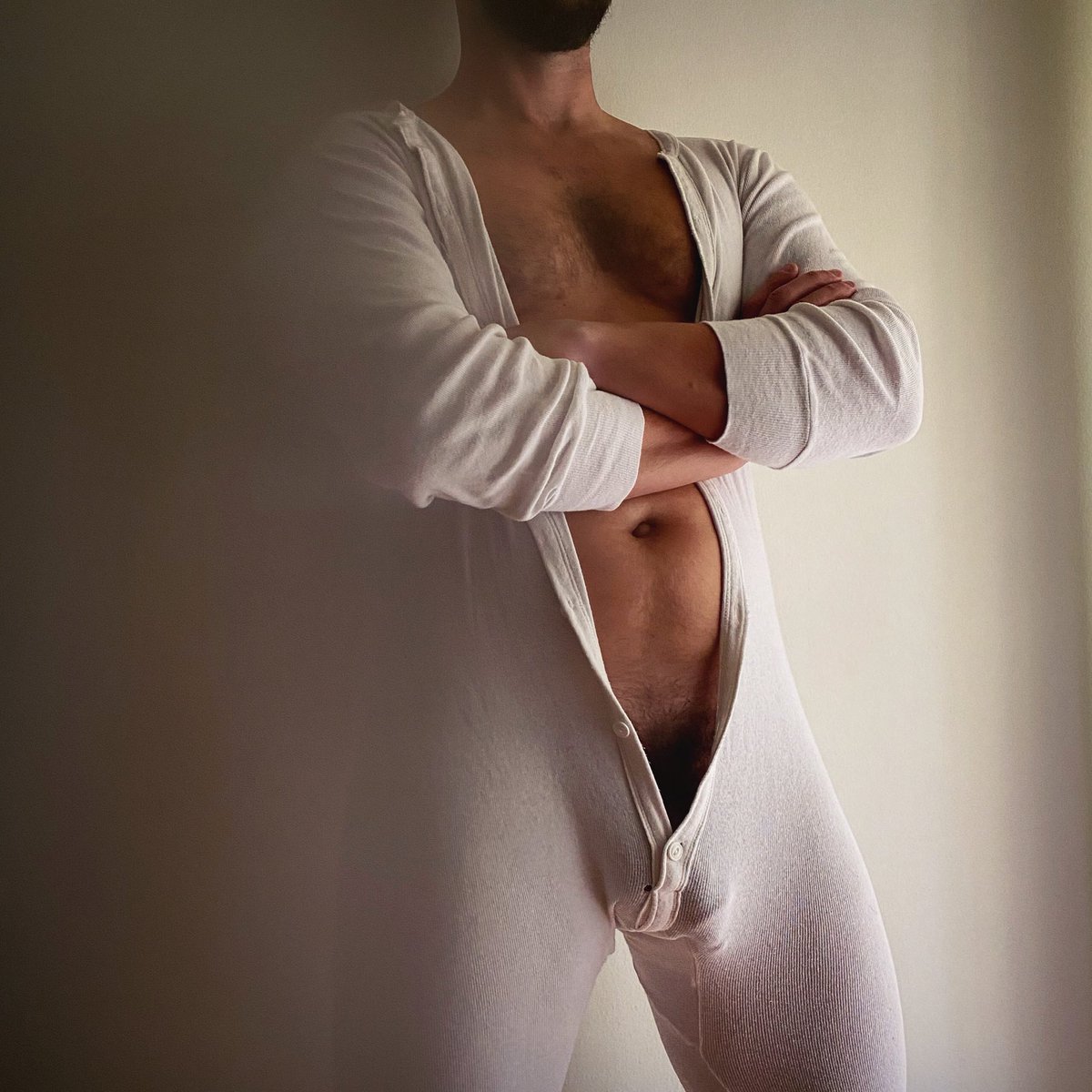 PrimeOfAlphas's tweet image. Kneel.