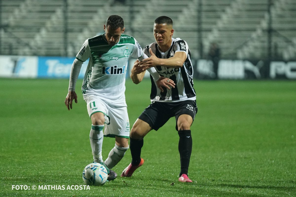 En el Parque Viera, Plaza Colonia está superando 1-0 a Wanderers, al cabo del primer tiempo.