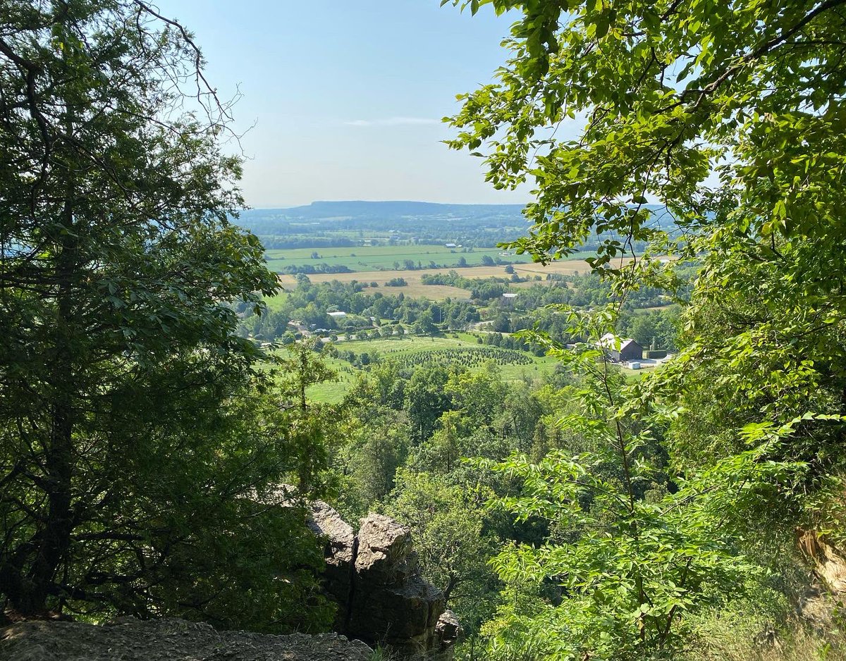 davidha02's tweet photo. Some fun shots from our hike at Rattlesnake Point. Bro’s now back in Chicago, but was great to spend time together again after 1.5 years because of the pandemic #RattlesnakePoint https://t.co/YOdWQtnJ7b