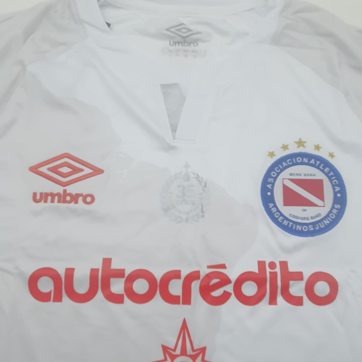 victortuchi's tweet image. Les gusta? La quieren?
Vayan a mi instagram homónimo y participen
Si meten like y rt acá también participan
Hoy estamos de cumple, felices por los 117 años de @AAAJoficial y junto a @UmbroArgentina vamos a regalar esta camiseta
#AAAJ