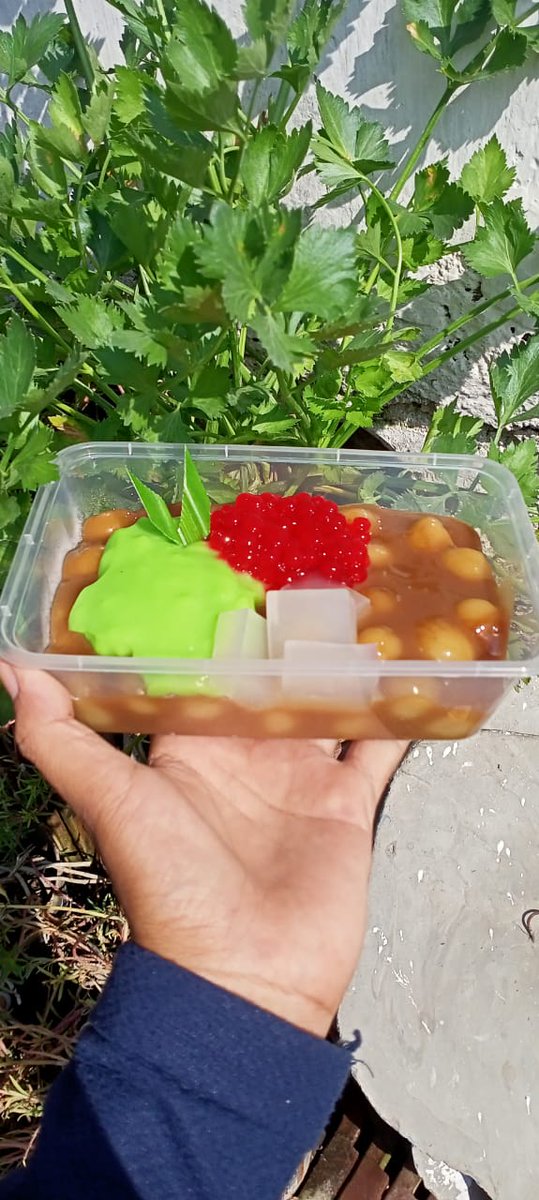 Nhumedia13's tweet photo. @ShopeePay_ID Ini nih kak produk UMKM lokal rekomendasi dari saya. Ini adalah produk jajanan dari "Al Ma'nyuuzz" Gumukmas, Jember Jatim. Produknya ada madumongso (jenang tape) yang sudah mulai langka, bubur sumsum dan juga jenang grendul yang rasanya bikin ngangenin. . #UMKMShopeePay https://t.co/hqw7eYYdCz