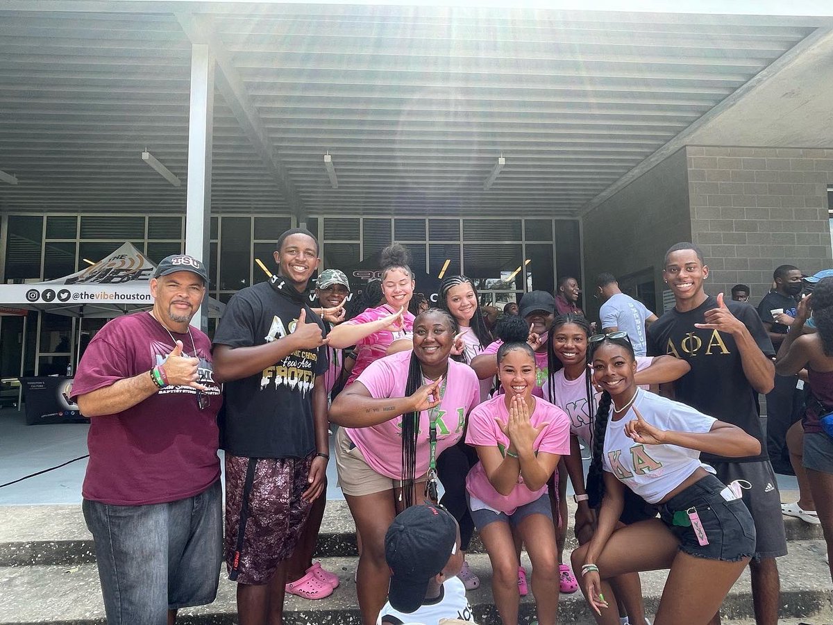 TXSUAlphas's tweet photo. This morning, the Delta Theta Chapter was hard at work in assisting students as they moved into the towers to mark the beginning of freshmen week.
#DTAlphas
#ServantsOfAll
#TxSu2025π
https://t.co/oIF4JN6WEp