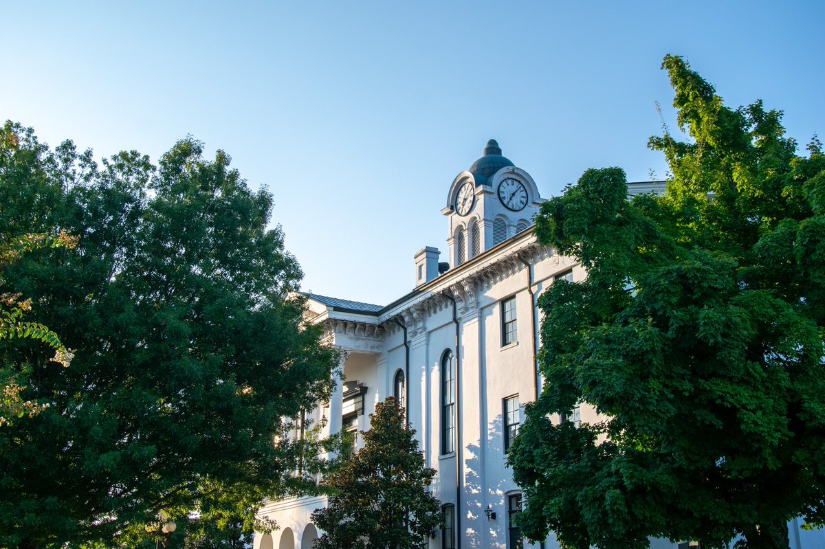 There’s just something about sunrise on the Oxford Square 😍