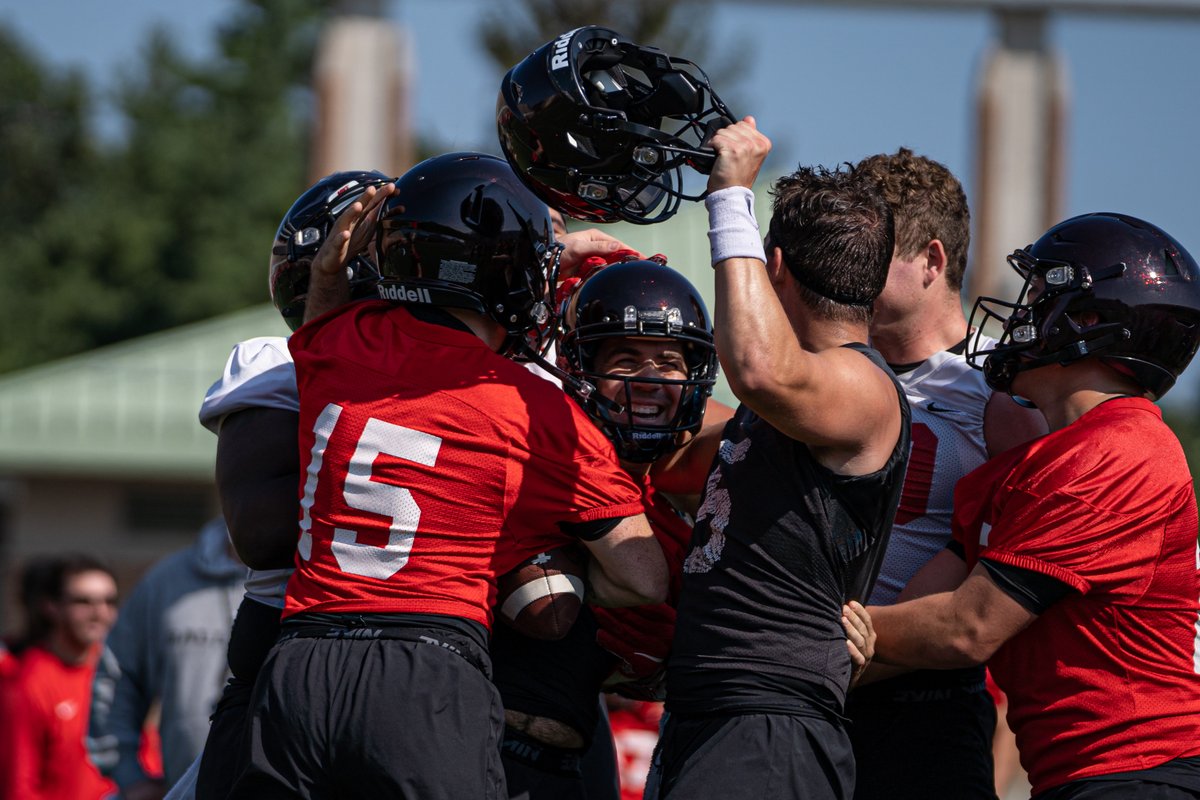 bsusportslink's tweet photo. Camp Vibes. 😎🏈
#BallState #1AAT #RunItBack #FlyToFall #ChirpChirp #WeFly https://t.co/cN3qlBK0eG