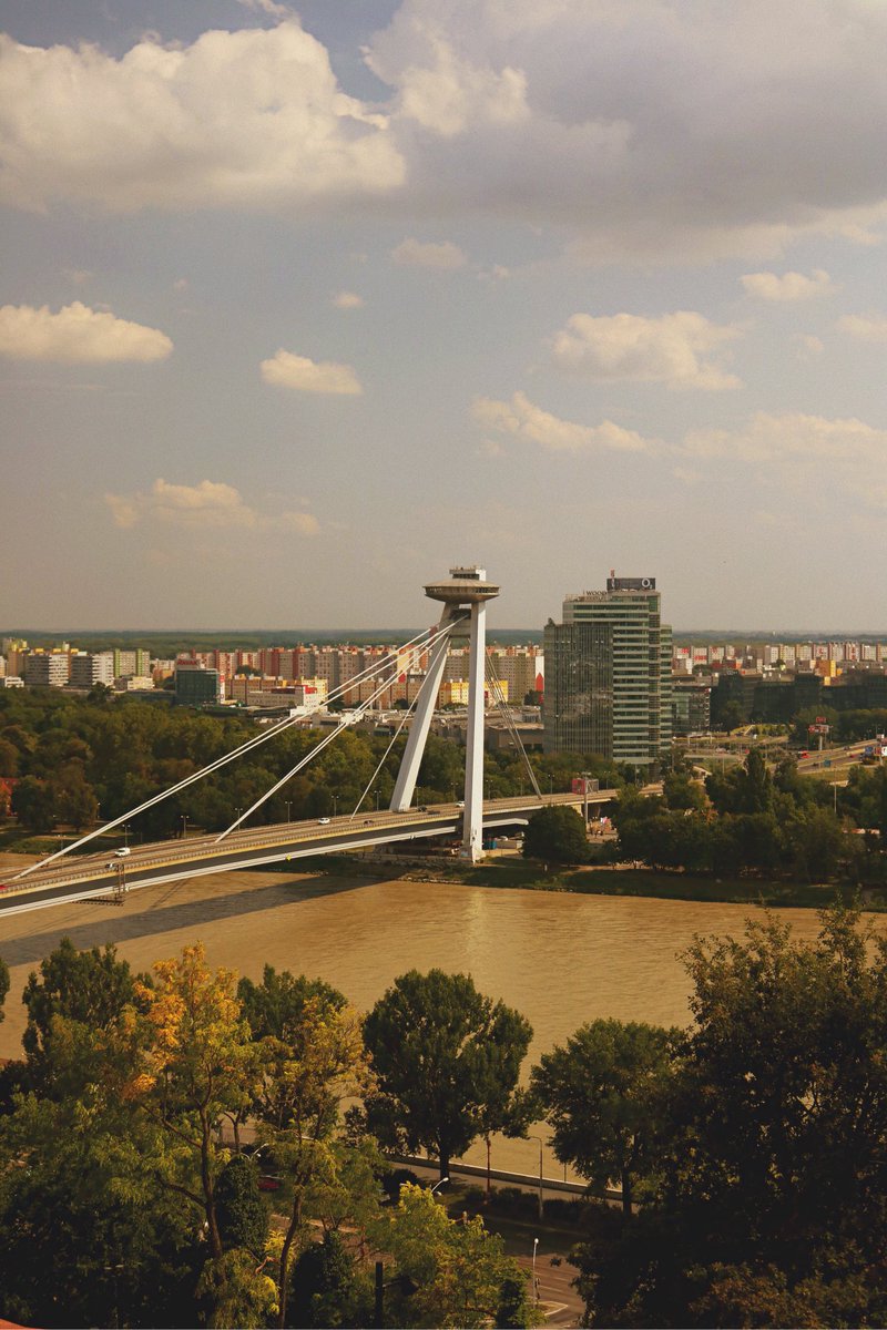 Robbers_97's tweet photo. un pedacito de lo bonito que es bratislava https://t.co/1PIqDF2cHb