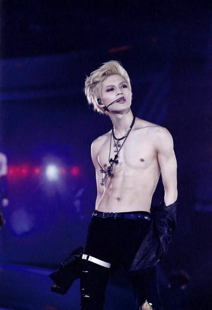 MilfFeline's tweet photo. A few old snip-its from his old performances for this weeks #SeducriveSunday https://t.co/NPcou8meVe