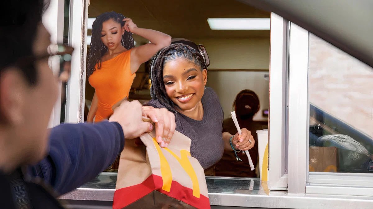 HAZYBANKZ's tweet photo. I beat my face, movin fast cause the burgers on the way😂 hi welcome to McDonald’s, may I offer you to the chloe x halle meal! https://t.co/erbk36IIei
