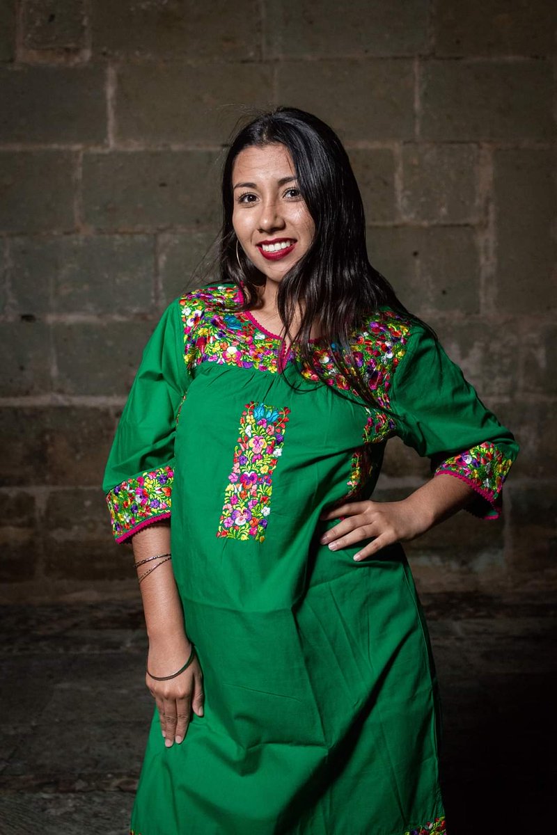 Eltiotonysoy's tweet photo. Mis hermanas elaboran blusas bordadas a mano, por la pademia no hay ventas, ojalá me regalen un RT para promocionarlas ya que hay varias familias q bordan y se quedaron sin trabajo, contacto: al: 9515265800 y https://t.co/7Y8hMLn6dW #Oaxaca #México
@BlusasOaxaca 
@epigmenioibarra https://t.co/cDTQNwLPOj