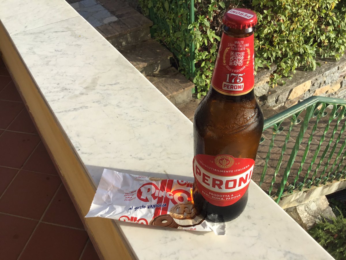 oliviersampson's tweet photo. Outils de connexion massifs. Avec un peu de papier, qq crayons et des couleurs, aujourd’hui une adorable mamie italienne m’a amené une bière fraîche et une glace pendant que je dessinais sa rue. Elle ne parlait pas français, je ne parle pas italien. On s’est compris quand même :) https://t.co/dRdGoHgLhY