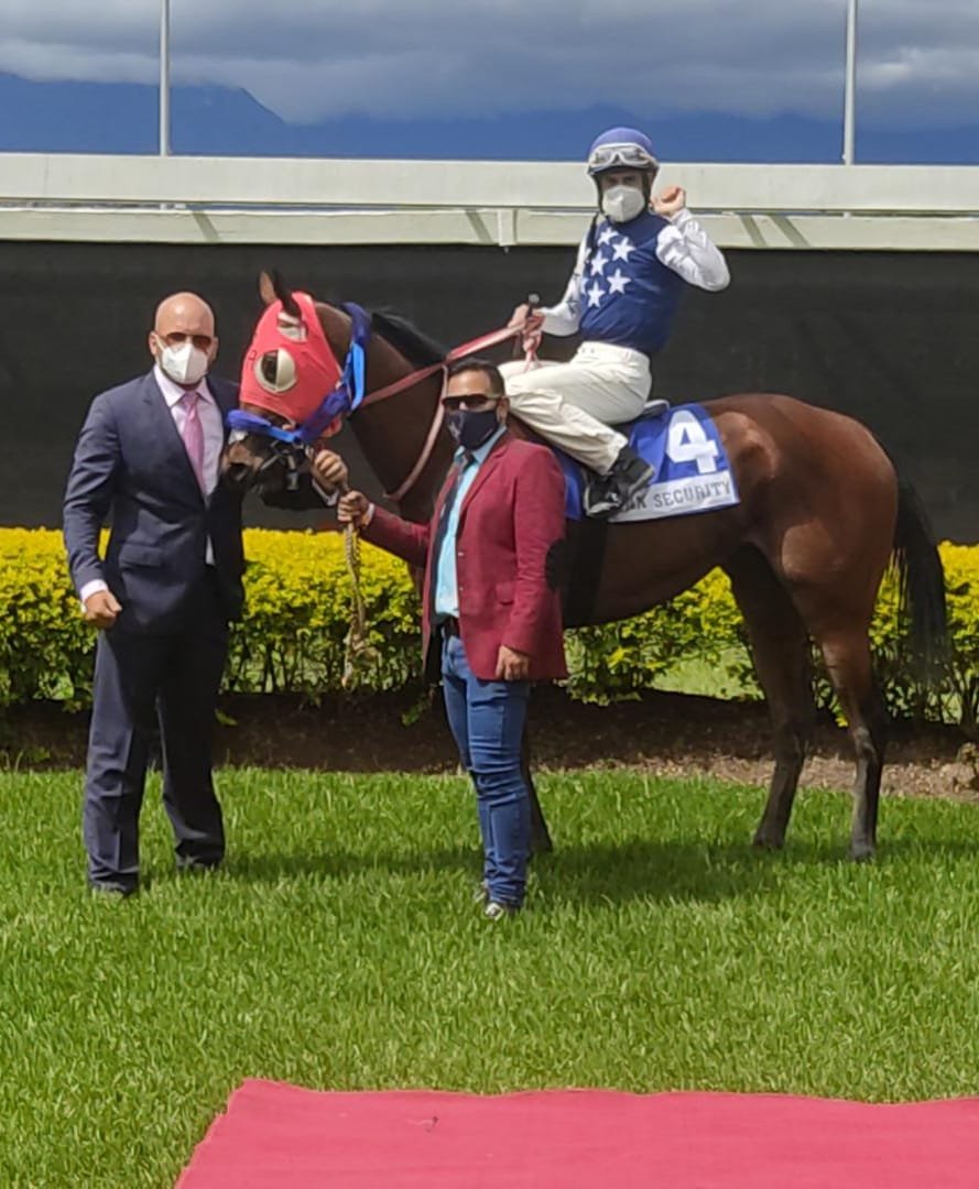 Agradecido al 1000% con mi Dios. Con los propietarios de la triple coronada Sandovalera y el caballo Max Security. Con sus entrenadores Ricardo Rosillo y Rafael Aleman. Por las oportunidades y asi poder ganar 5 de los clasicos de la Triple Corona de Hembras y Machos.